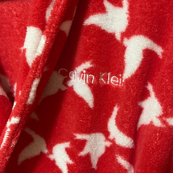 Calvin Klein Kids Red Robe with White Bird Design - Picture 3 of 4